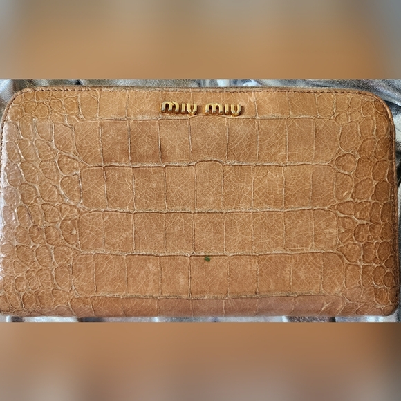 Preowned Miu Miu brown zipper wallet - Picture 2 of 12